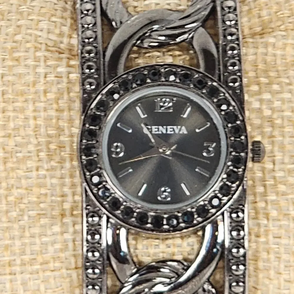 Women's Bangle Cuff Watch Gunmetal Chain Link Design Face Black Dial Geneva